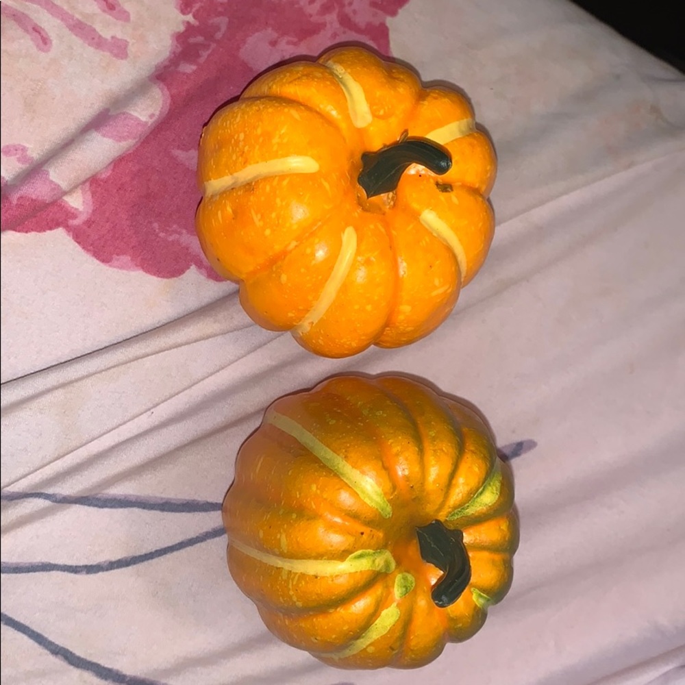 Fake pumpkins - Picture 3 of 3